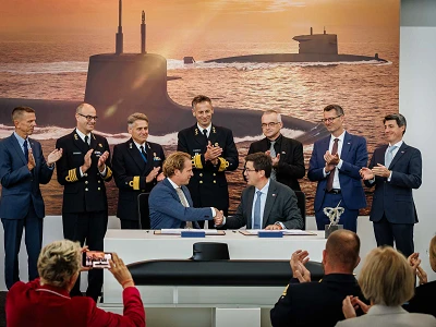 Staatssecretaris Gijs Tuinman ondertekent contract Opvolging Walrusklasse onderzeeboten.